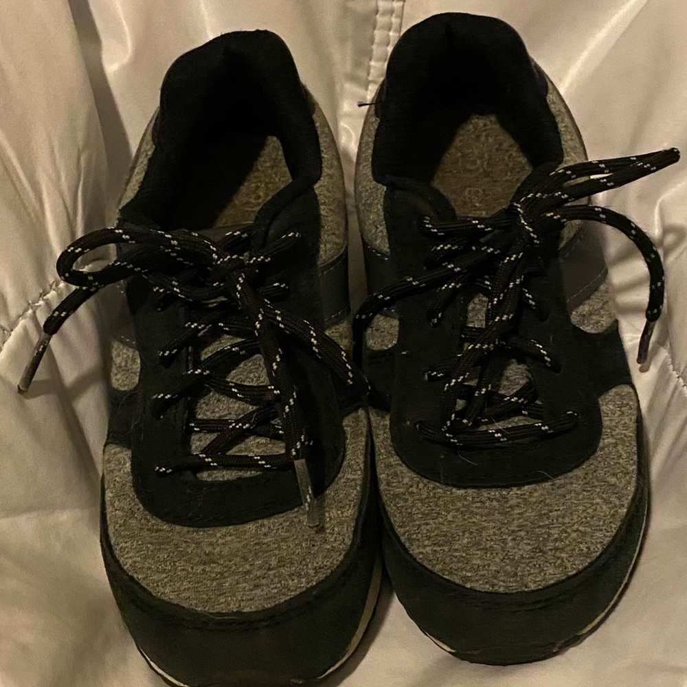 Cat & Jack black and grey boys sneakers! Excellent condition!